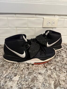 Men’s Nike Kyrie (size 13)